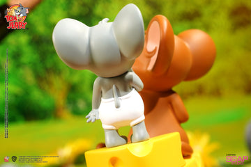 Soap Studio CA401 Tom and Jerry – Jerry Feeds Tuffy Ornament